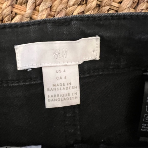 H&M Black High Rise Jean Shorts - Picture 4 of 4